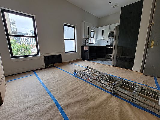 2nd image of 521 Willoughby Ave #2A