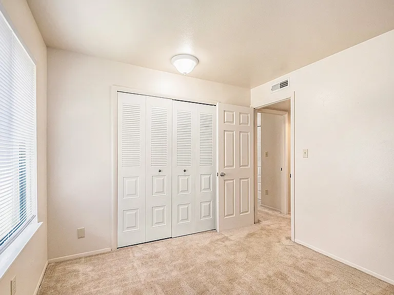 West Wind Apartments — Photo 77