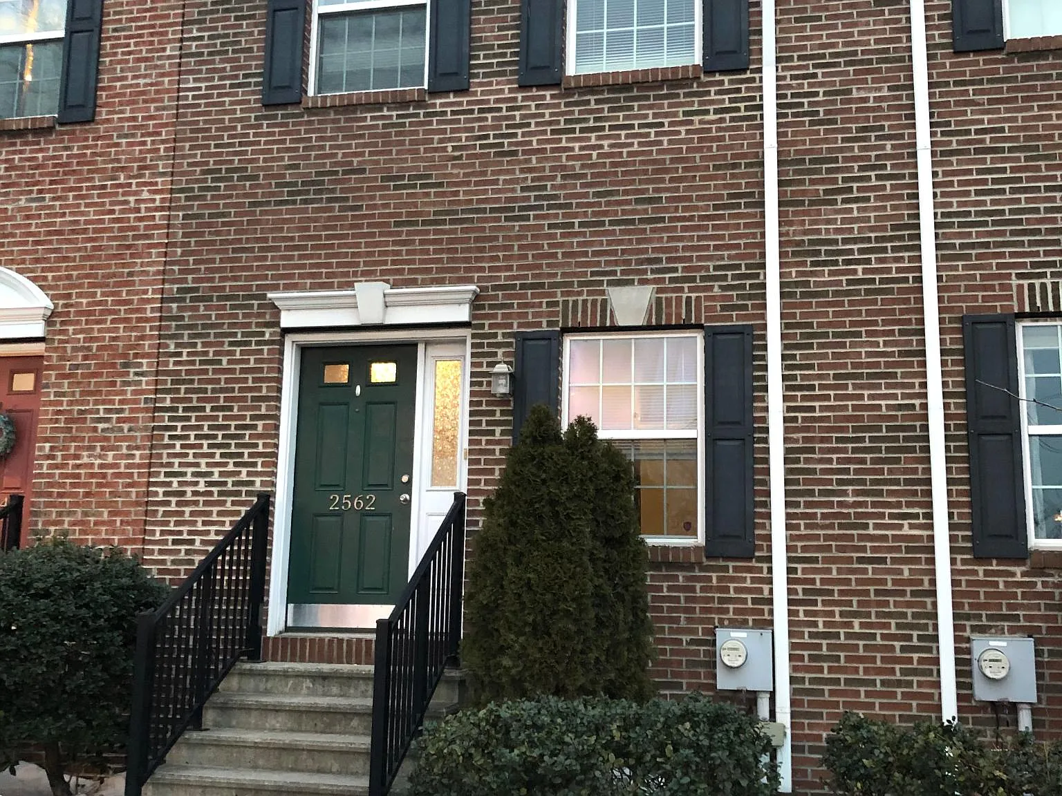 3 bed, 2.5 bath, 1408 sqft, $2,100 — Photo 2