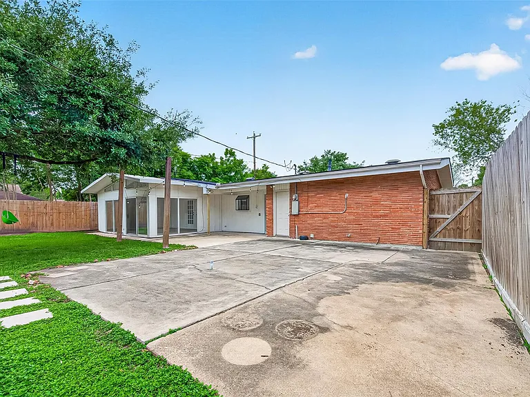 5422 Hummingbird St — Photo 39