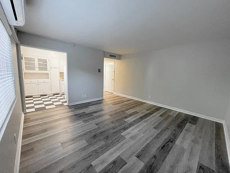 2222 P Street — Photo 2