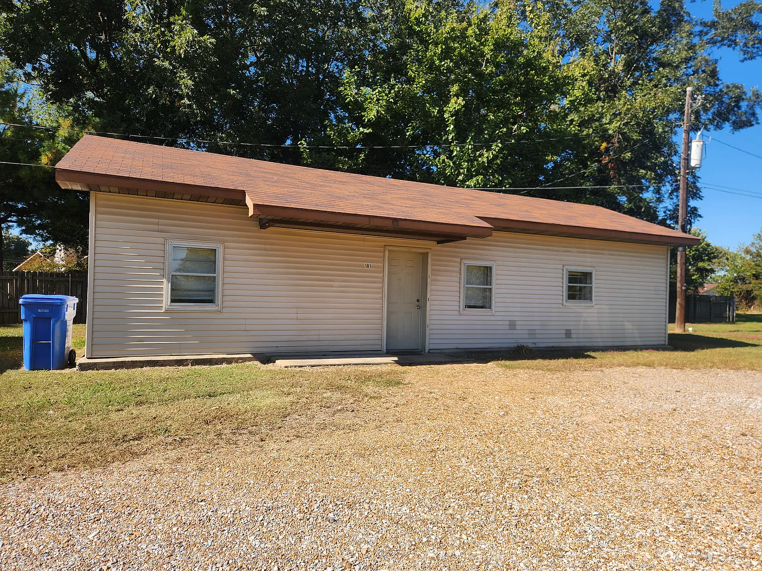 1 bed, 900 sqft, $700 — Photo 1