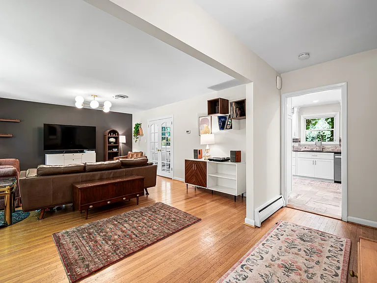 416 Yorkshire Rd — Photo 13