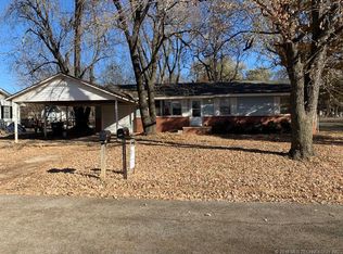 230 S Walnut St, Oologah, OK 74053