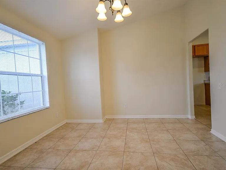 1607 Avondale Ridge Dr — Photo 3