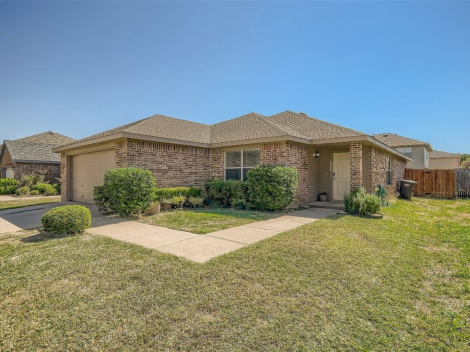 1st image of 4864 Trail Hollow Dr