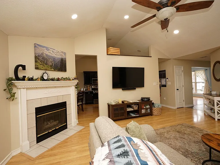 704 Becky Thatcher Ct — Photo 14