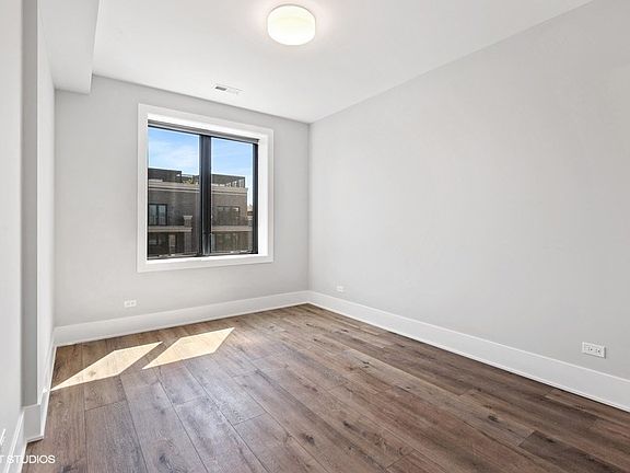 5th image of 3720 N Ashland Ave #303