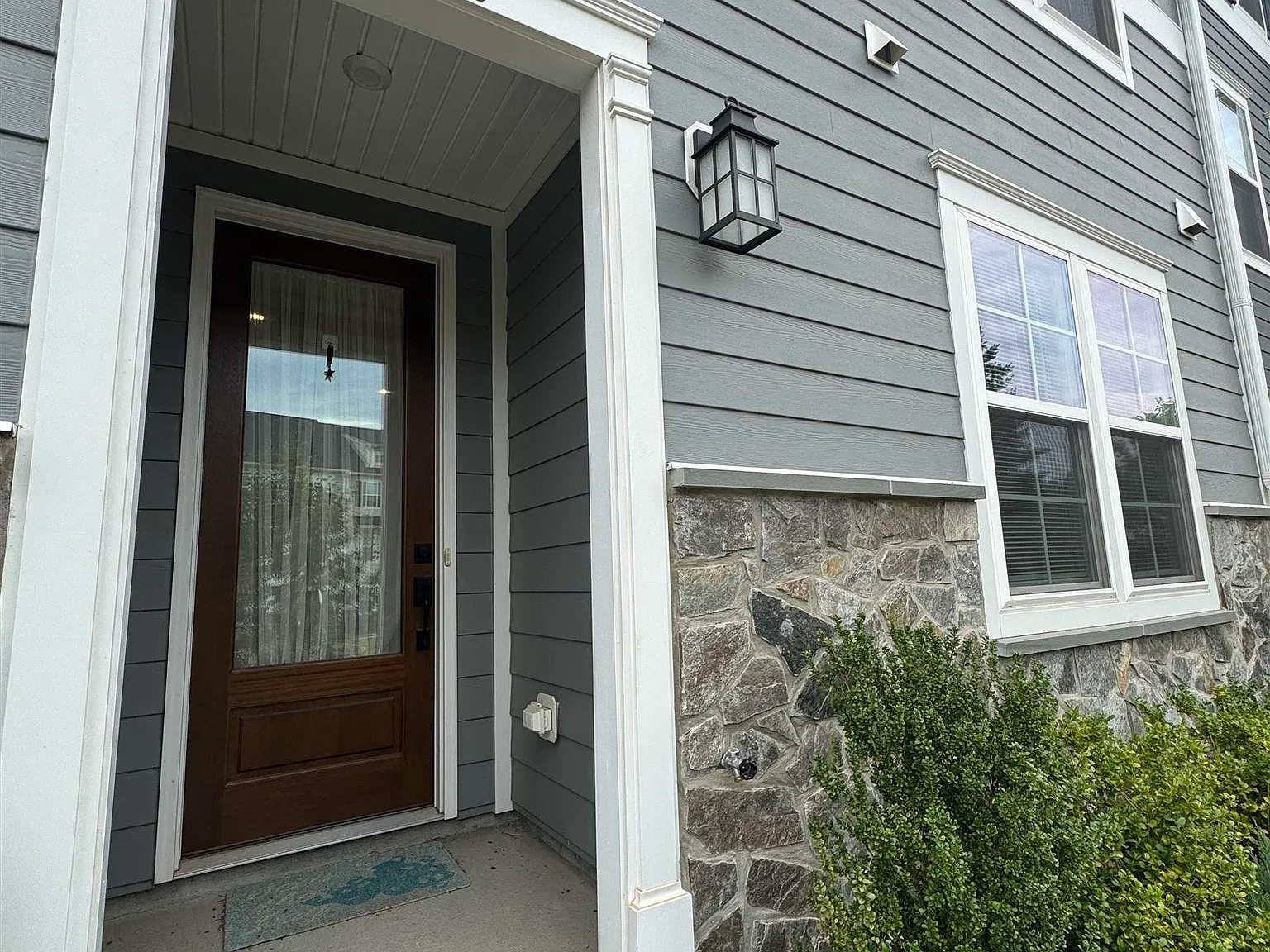 4 bed, 3.5 bath, 1874 sqft, $2,700 — Photo 3