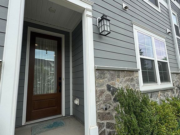 3rd image of 2208 Brindle Ln