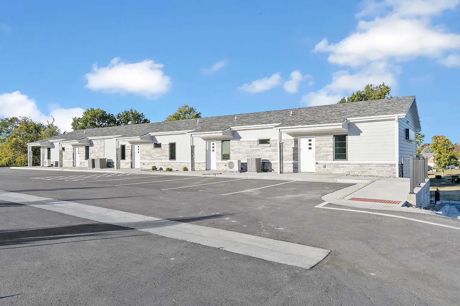 1010 Sugarland Dr — Photo 1