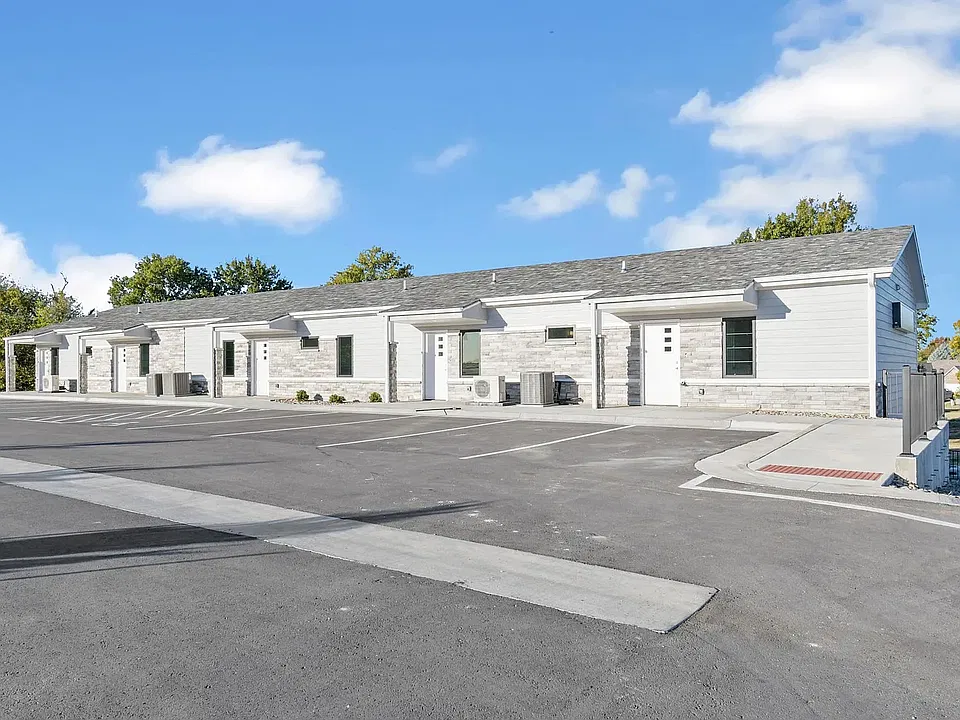 1010 Sugarland Dr #B