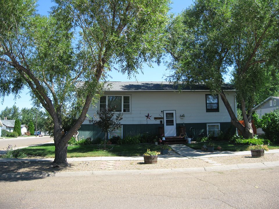 1st image of 840 5th Ave S