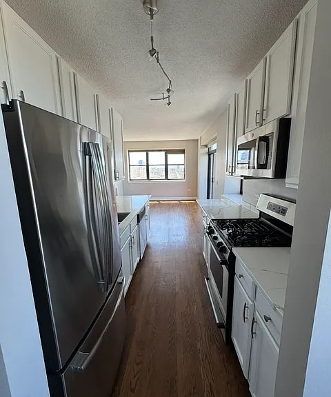 1529 S State St #15H — Photo 8