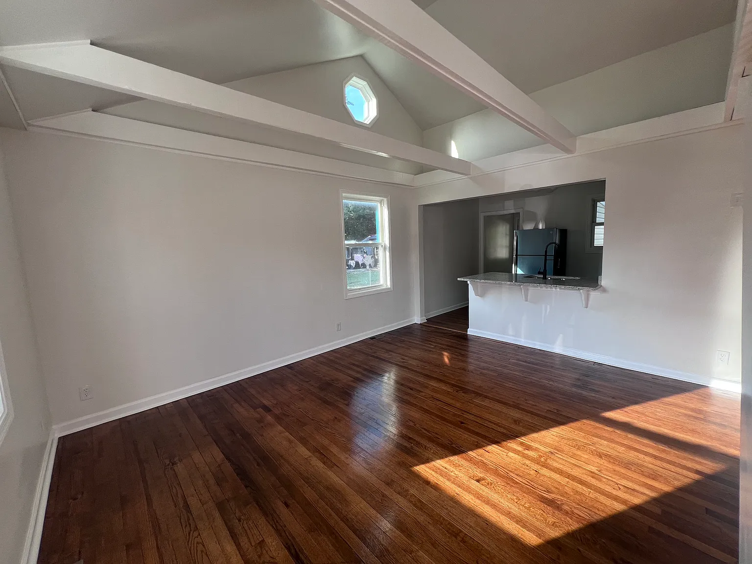 2 bed, 700 sqft, $1,700 — Photo 2