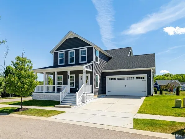 9261 Regency Blvd, Pinckney, MI 48169