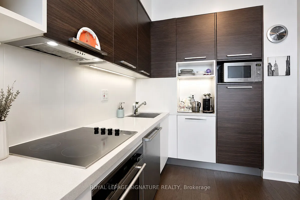 Building Photo - 36 Park Lawn Rd #4304