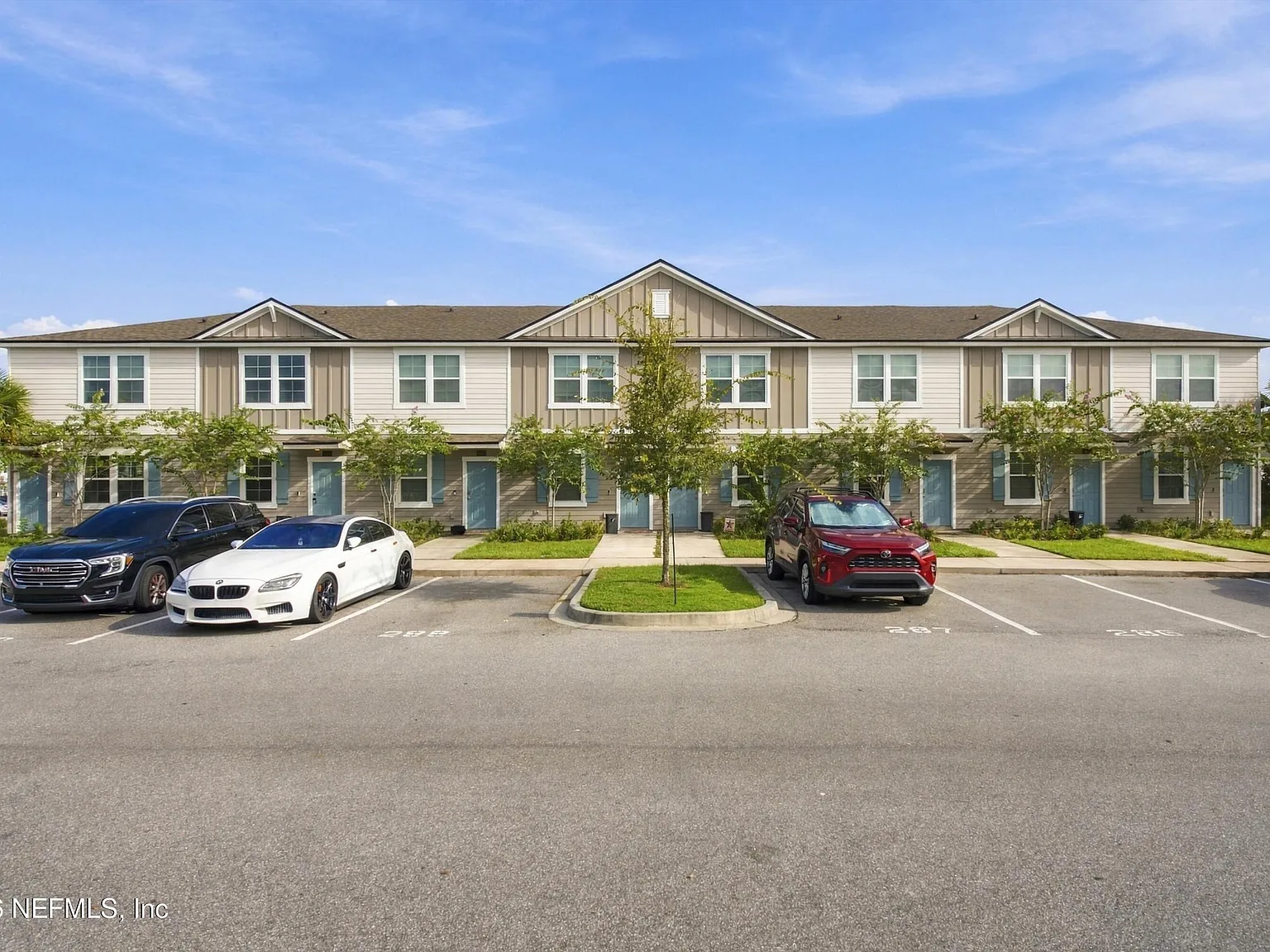 3 bed, 2.5 bath, 1338 sqft, $1,950 — Photo 3
