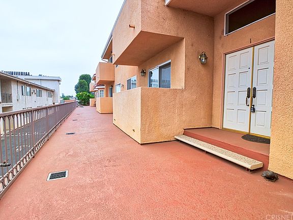 3rd image of 5936 Etiwanda Ave Unit 1