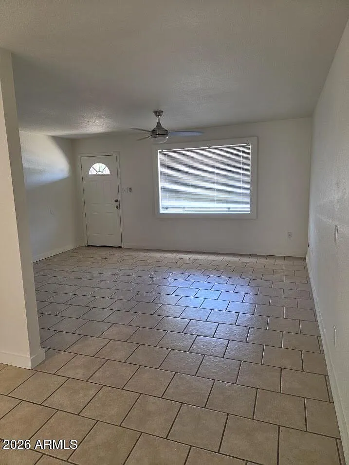 3 bed, 2.0 bath, 1288 sqft, $2,095 — Photo 4