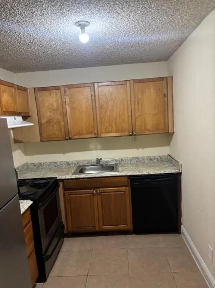 2 bed, 2.0 bath, 909 sqft, $1,900 — Photo 2