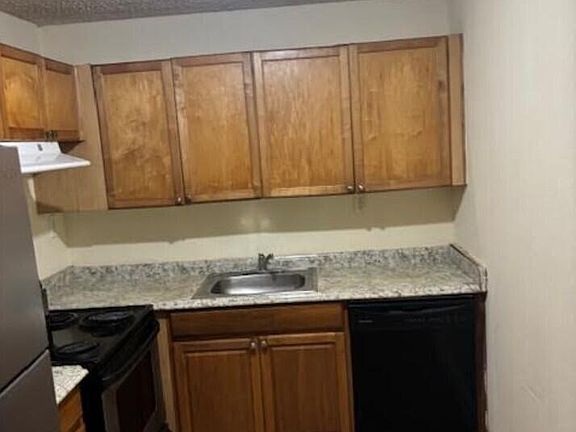 2nd image of 1205 Meadows Cir