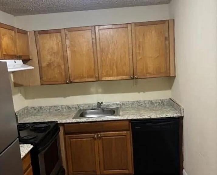 1205 Meadows Cir — Photo 2