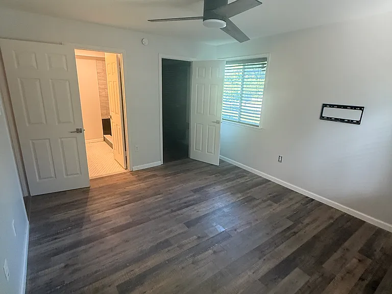 215 Hickory Ct — Photo 17