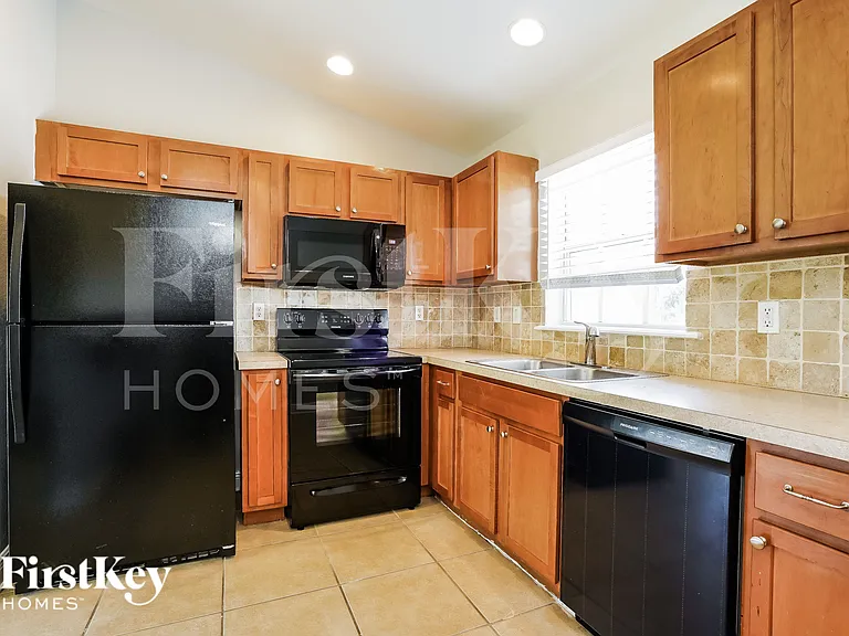 6136 Hellman Ave — Photo 5