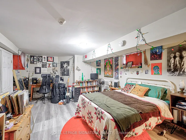 557 Markham St #101 — Photo 9