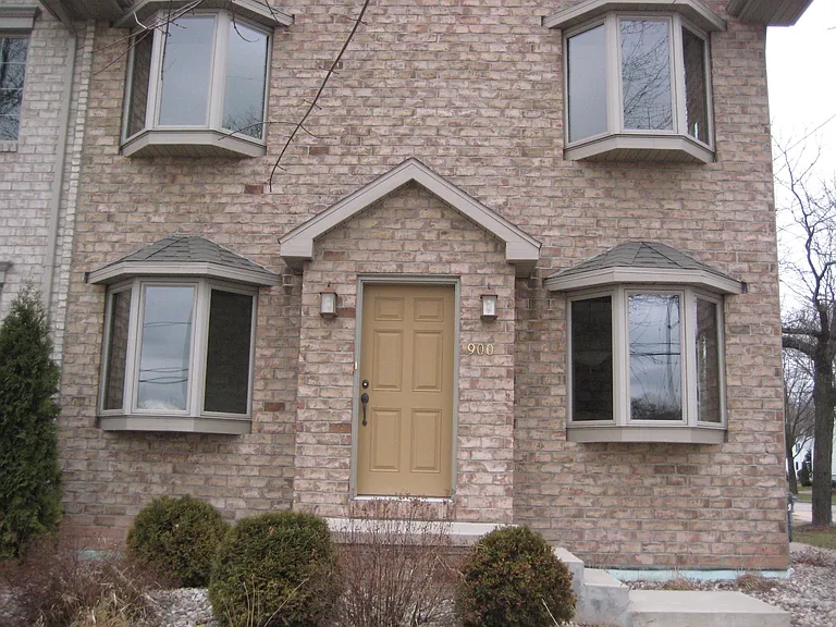 932 Cedar St — Photo 2