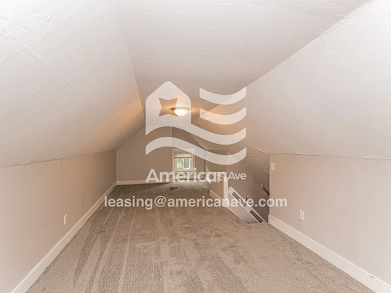 1383805_009_main_bedroom_9.jpg