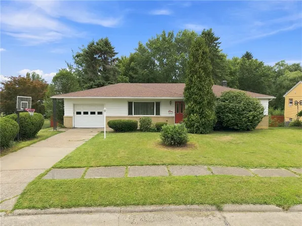 3203 Regis Dr, Erie, PA 16510
