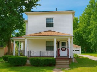 247 7th St, Elyria, OH 44035