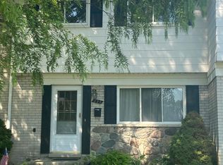 277 Carlson Dr, Mount Clemens, MI 48043