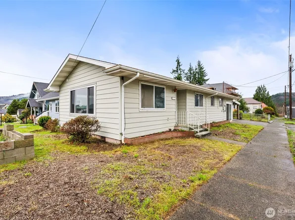 404 Eleventh Street, Raymond, WA 98577