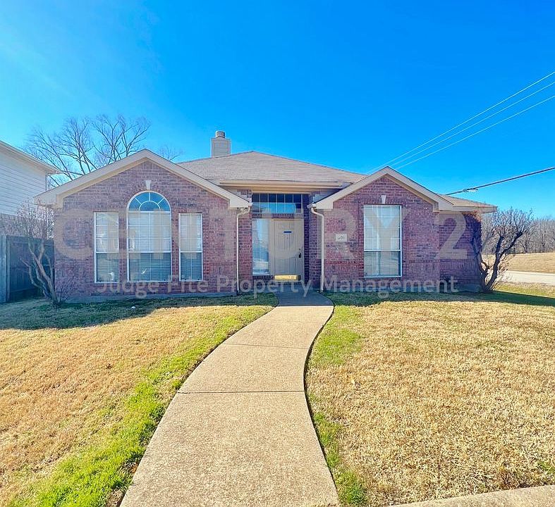 1st image of 801 Parker Dr