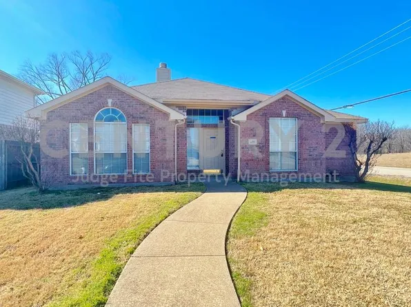 801 Parker Dr, Mesquite, TX 75181