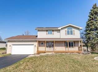 8760 Primrose Dr, Saint John, IN 46373