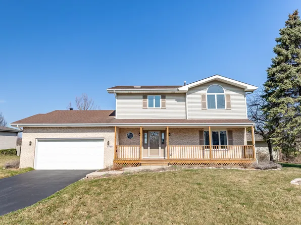 8760 Primrose Dr, Saint John, IN 46373