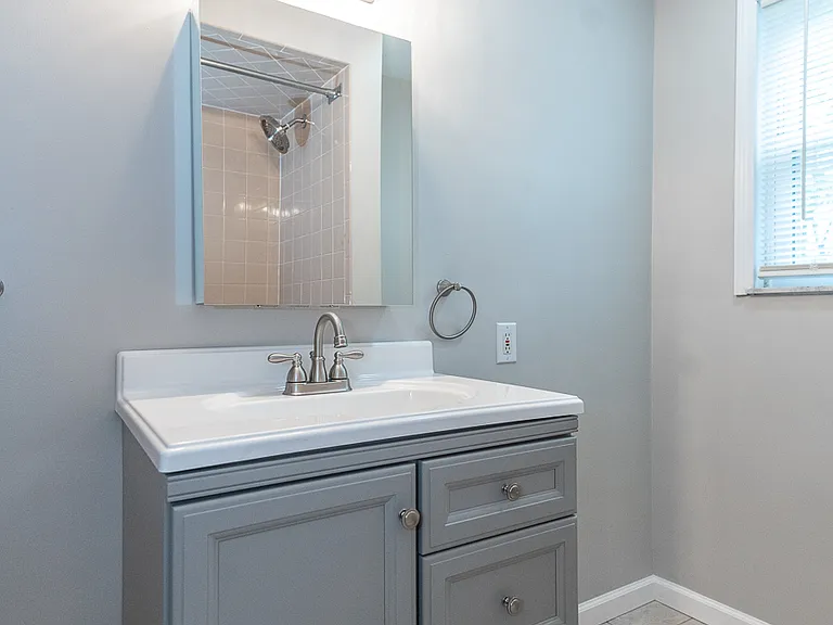 437 Elizabeth St — Photo 11