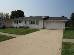1608 Breca Ridge Dr, Anamosa, IA 52205