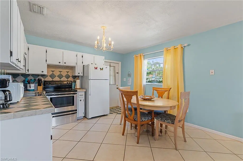 2 bed, 1.0 bath, 912 sqft, $1,950 — Photo 4