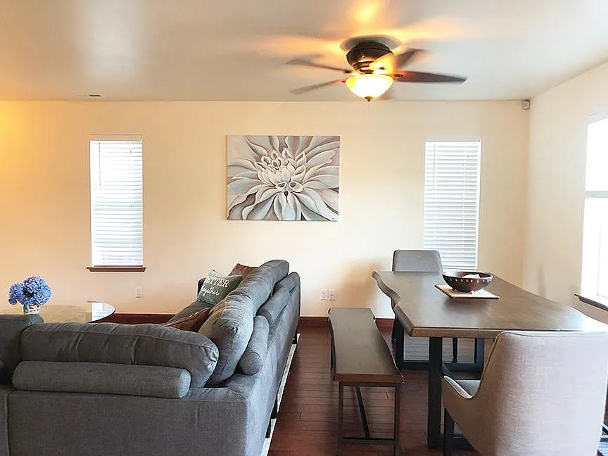 4 bed, 2.5 bath, 2360 sqft, $900 — Photo 3