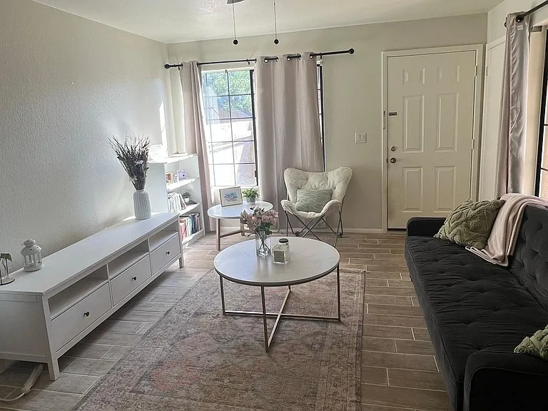 818 S Westwood #110 — Photo 10