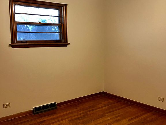 3rd image of 6519 167th St