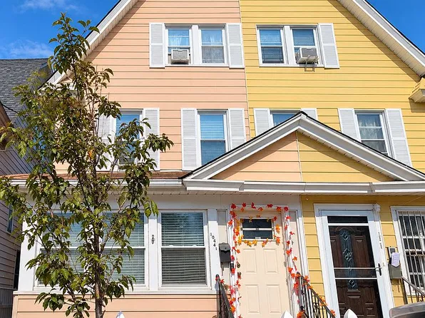 10441 88th Ave, Richmond Hill, NY 11418