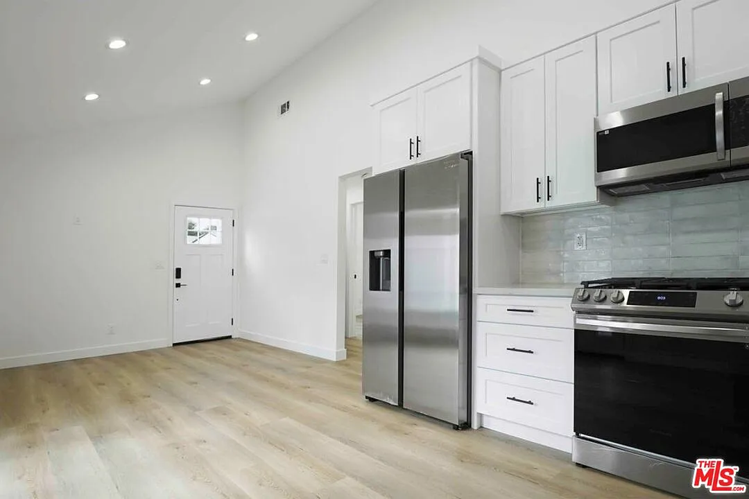 2 bed, 1.0 bath, $2,799 — Photo 1