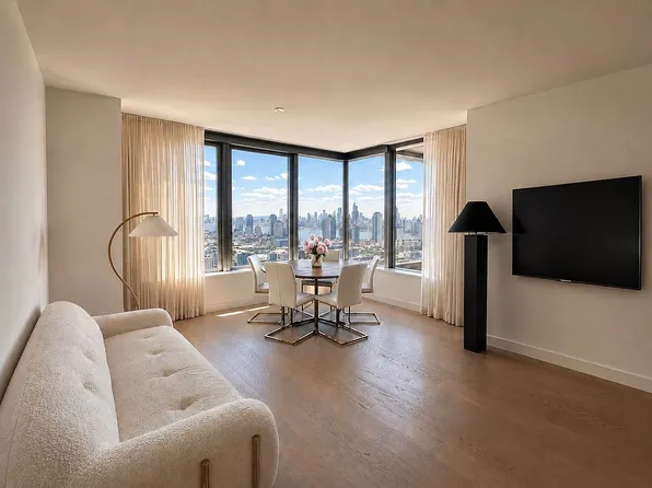 3 Court Sq #3911, Long Island City, NY 11101