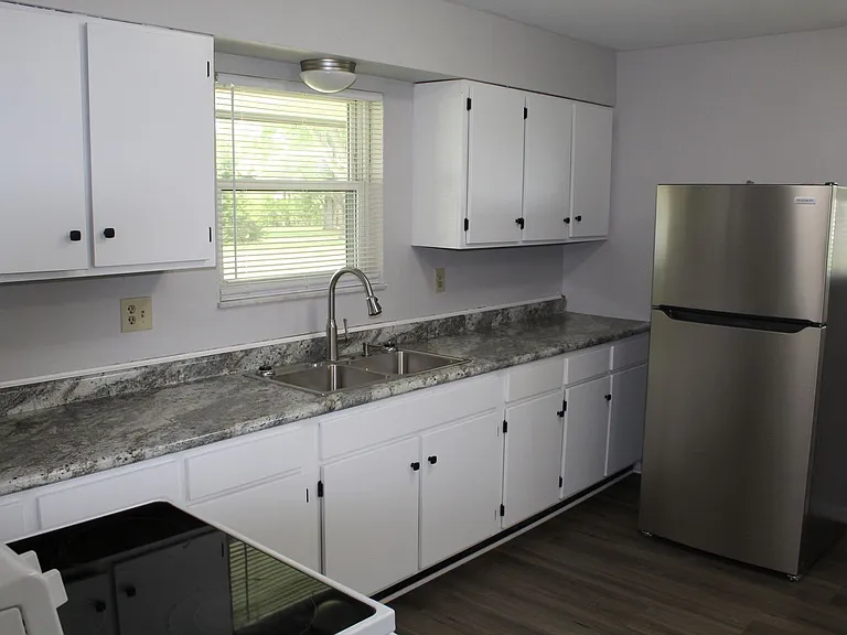 90 Poplar Grove Dr — Photo 2